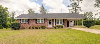 1 Mi to Dtwn! Quaint Vidalia Getaway w/ Patio