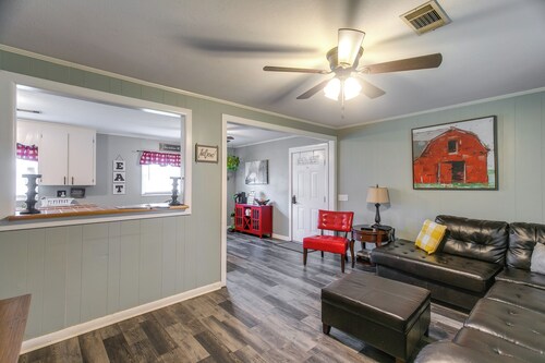 1 Mi to Dtwn! Quaint Vidalia Getaway w/ Patio