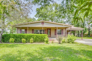 House (3 Bedrooms) | Front of property - Family-friendly Burnsville Home w/ Yard (Burnsville)