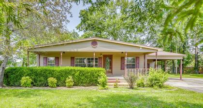 Family-friendly Burnsville Home w/ Yard