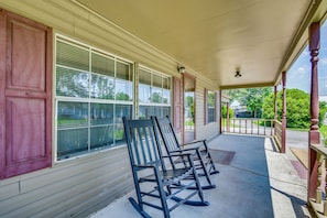 House (3 Bedrooms) | Interior - Family-friendly Burnsville Home w/ Yard (Burnsville)