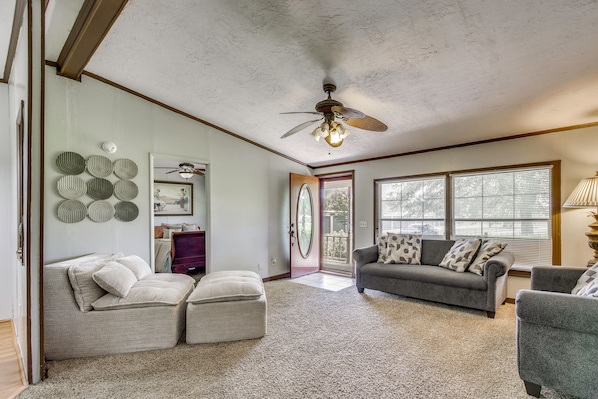 House (3 Bedrooms) | Interior - Family-friendly Burnsville Home w/ Yard (Burnsville)