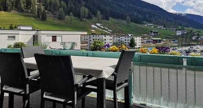 2 Schlafzimmer, Grosse Stube, Balkon.