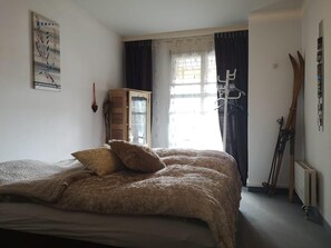 2 bedrooms, iron/ironing board, free WiFi, bed sheets - Peaceful 2-bedroom apartment in charming Davos Platz (Davos Platz)
