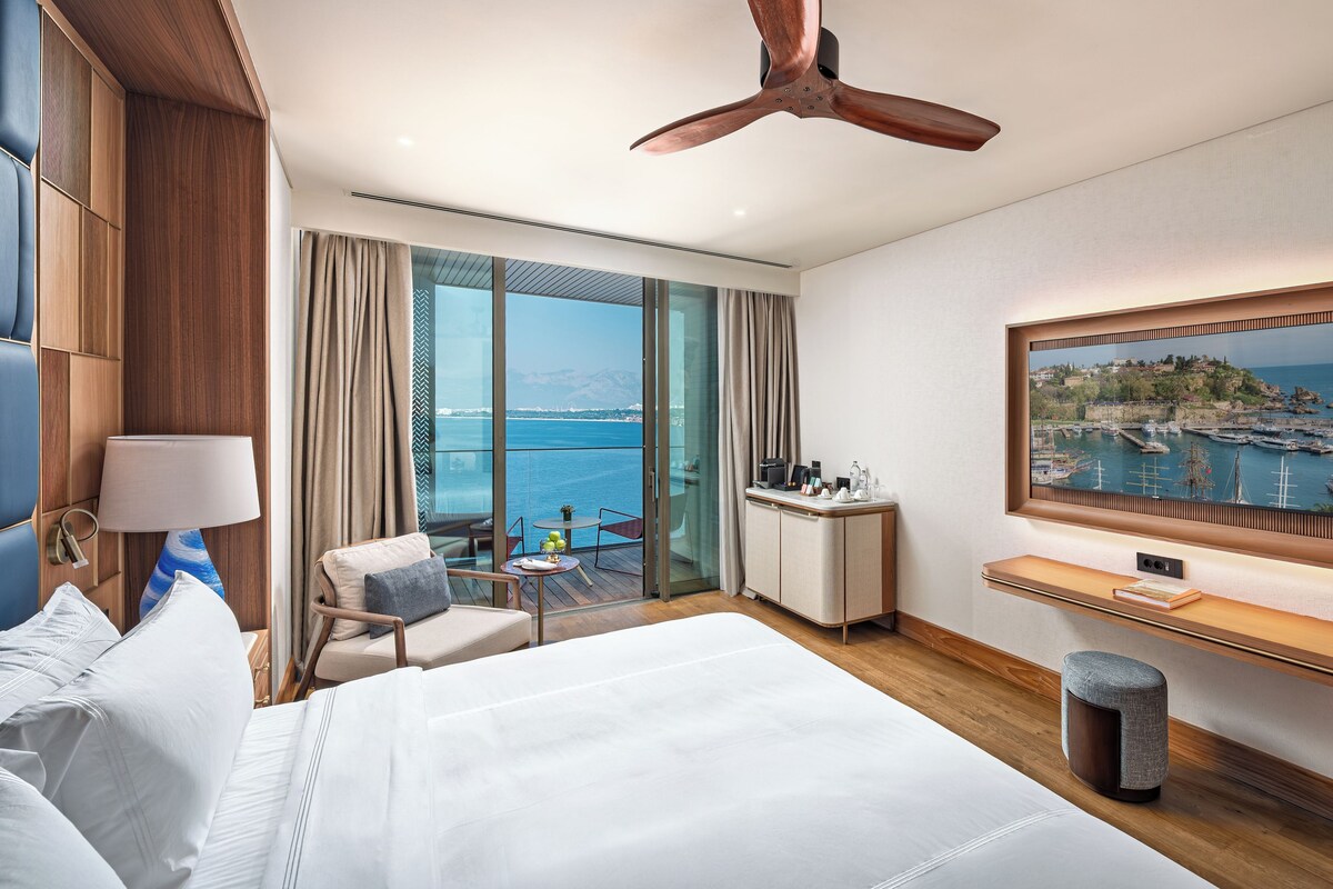Premium bedding, minibar, in-room safe, laptop workspace