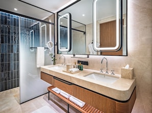 Deluxe Double Room, Balcony, Sea View | Bathroom | Hair dryer, slippers, towels, soap - Divan Talya (Antalya)