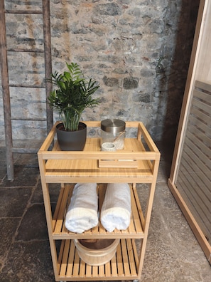 Interior - Medieval home in Historic Thiers/Views/Sleeps 14 (Thiers)