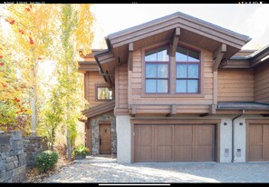 Exterior - 3 bedroom condo w/ private hot tub less than 4 minutes to downtown & the lifts (Ketchum)