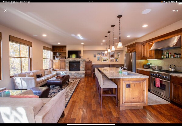Private kitchen - 3 bedroom condo w/ private hot tub less than 4 minutes to downtown & the lifts (Ketchum)