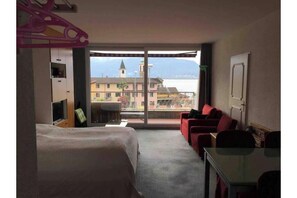 Room - Vrbo Property (Gambarogno)