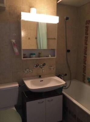 Bathroom - Vrbo Property (Gambarogno)
