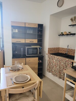 Dining - Vrbo Property (Suze-la-Rousse)