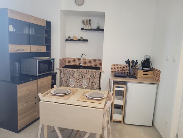 Private kitchen - Vrbo Property (Suze-la-Rousse)