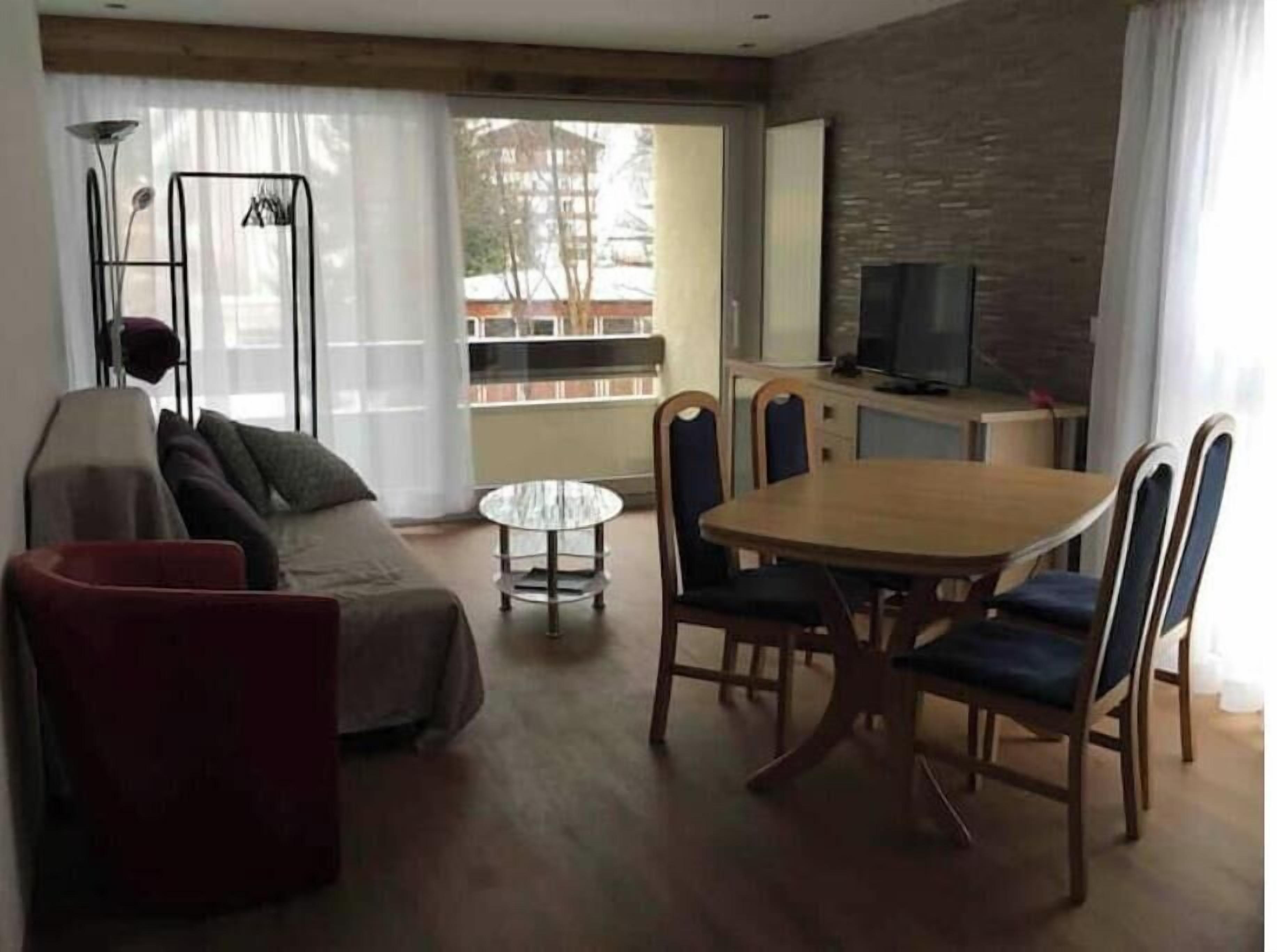 Prime Location: Near The Thermal Baths, Right In The Heart Of Leukerbad - Leukerbad