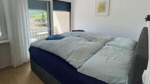 2 slaapkamers, een strijkplank/strijkijzer, wifi, beddengoed