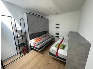 Iron/ironing board, WiFi, bed sheets