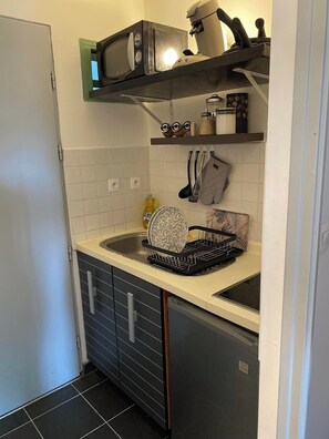 Private kitchen - Vrbo Property (Le Tampon)