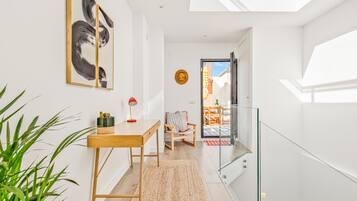 Studio (3 Bedrooms) | Interior