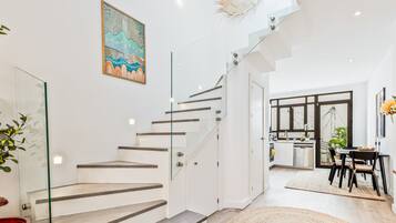 Studio (3 Bedrooms) | Interior