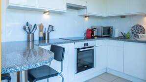 Private kitchen - Maison des Pralets I T4 I Etrembières (Étrembières)