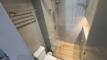 Basic Apartment | Bathroom | Shower, towels