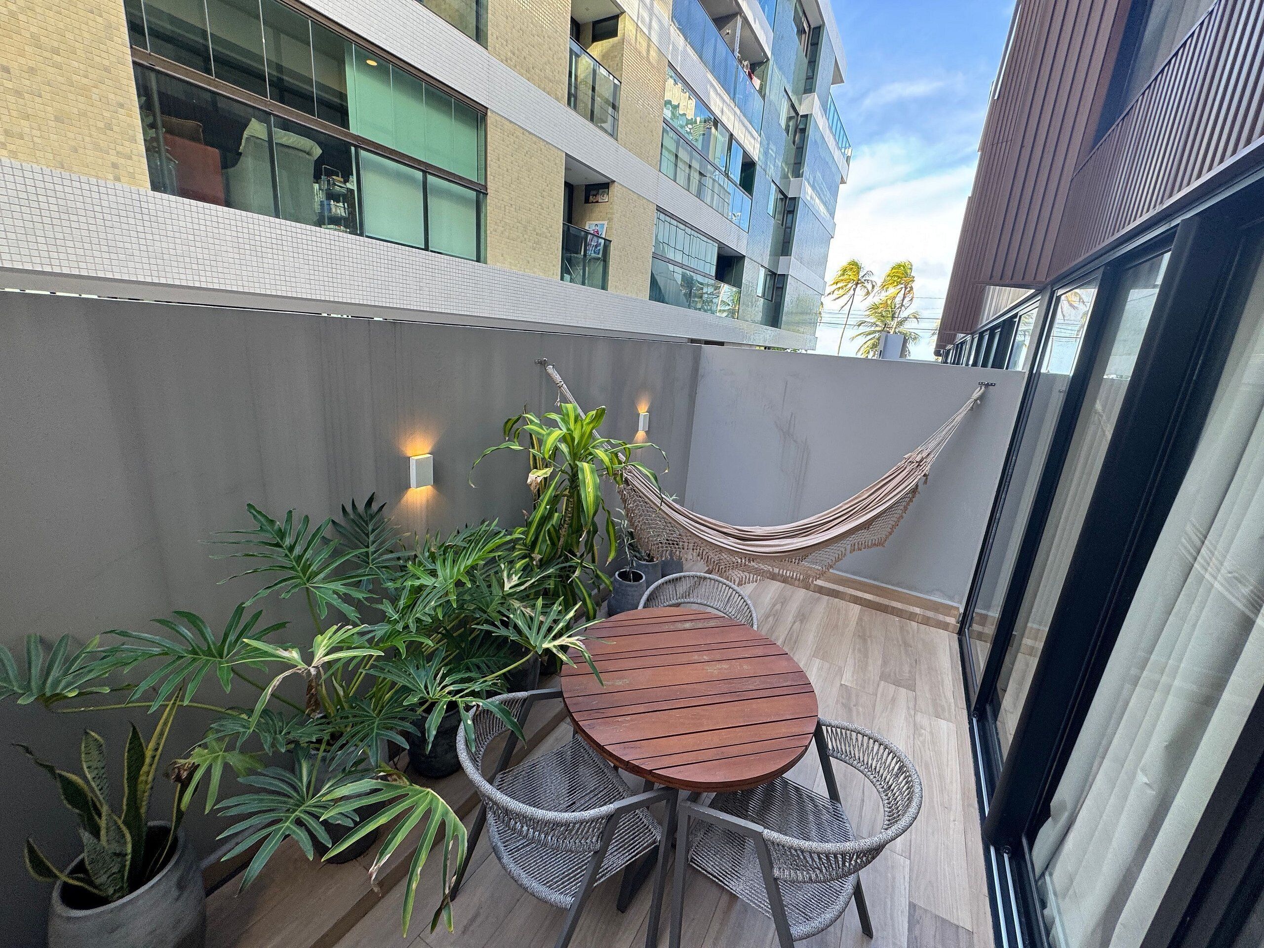 Basic Apartment | Outdoor dining