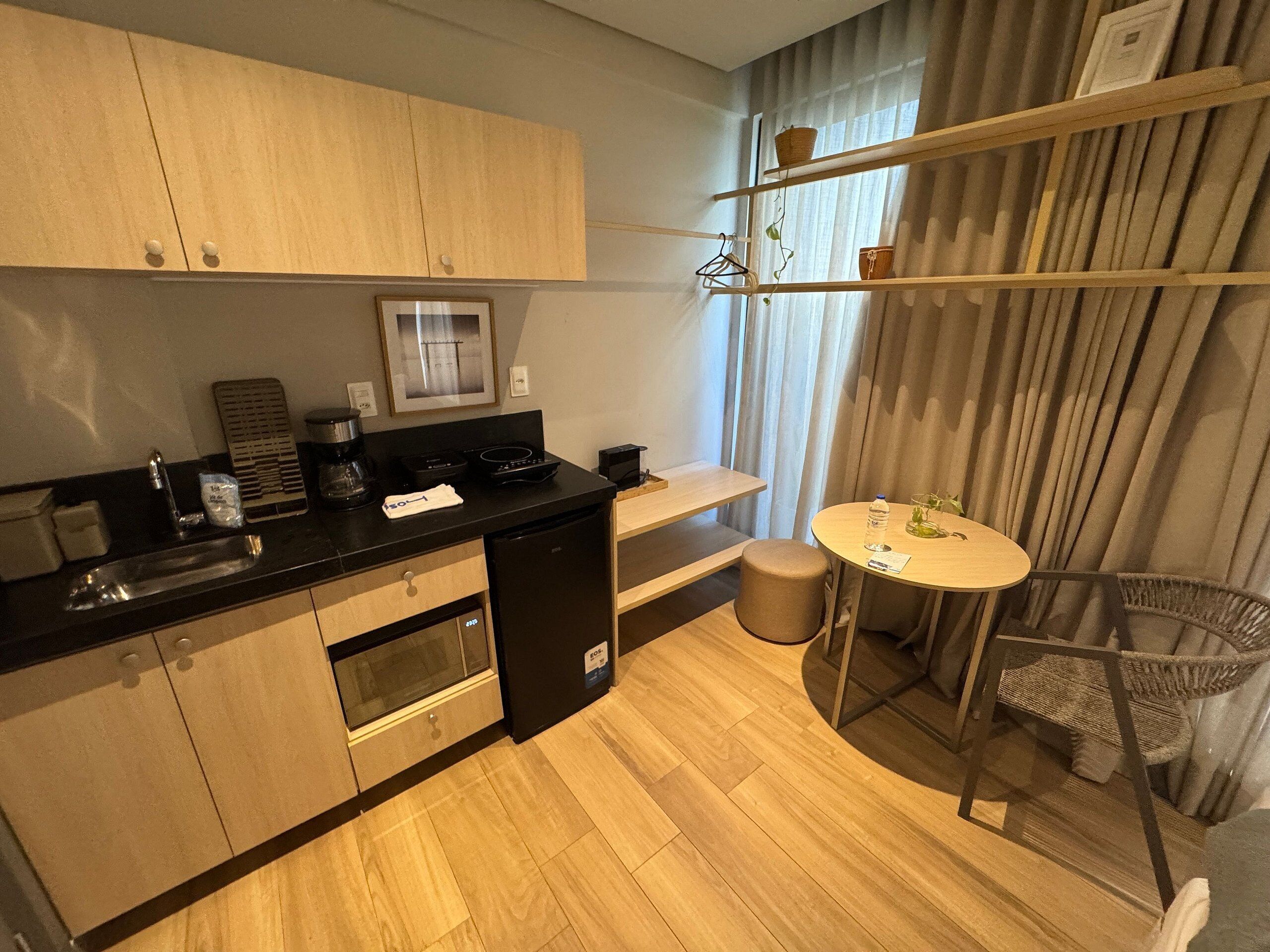 Basic Apartment | Private kitchen | Dining table