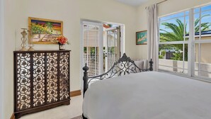 5 bedrooms, desk, iron/ironing board, free WiFi - **LA BELLA CAPRI @ CASA MARINA** Estate & Pool + Last Key White Glove Service... (Key West)