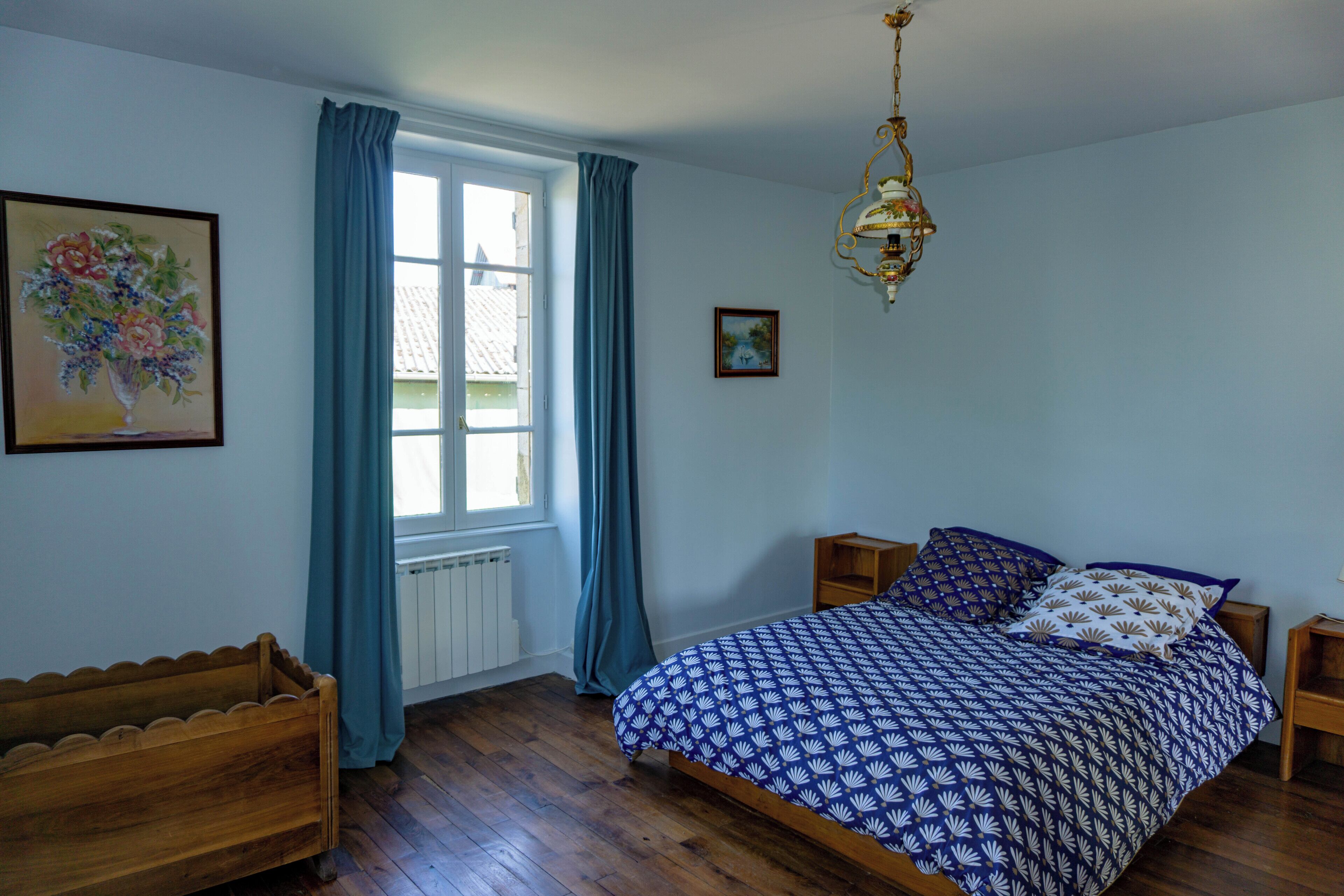 2 chambres, fer et planche à repasser, literie fournie