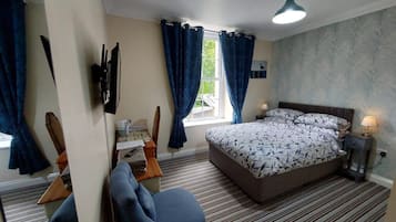 Double Room, Courtyard View | Desk, free WiFi