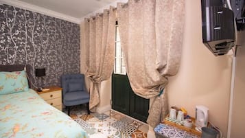 Double Room, Patio, Garden View | Desk, free WiFi