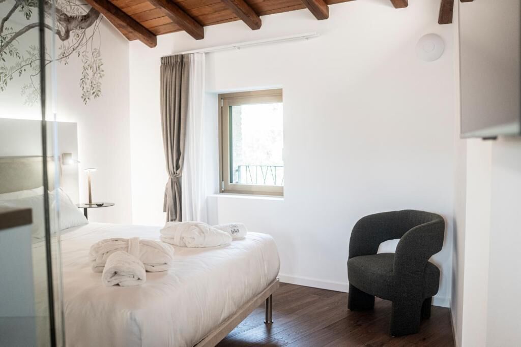 In-room safe, desk, laptop workspace, free WiFi