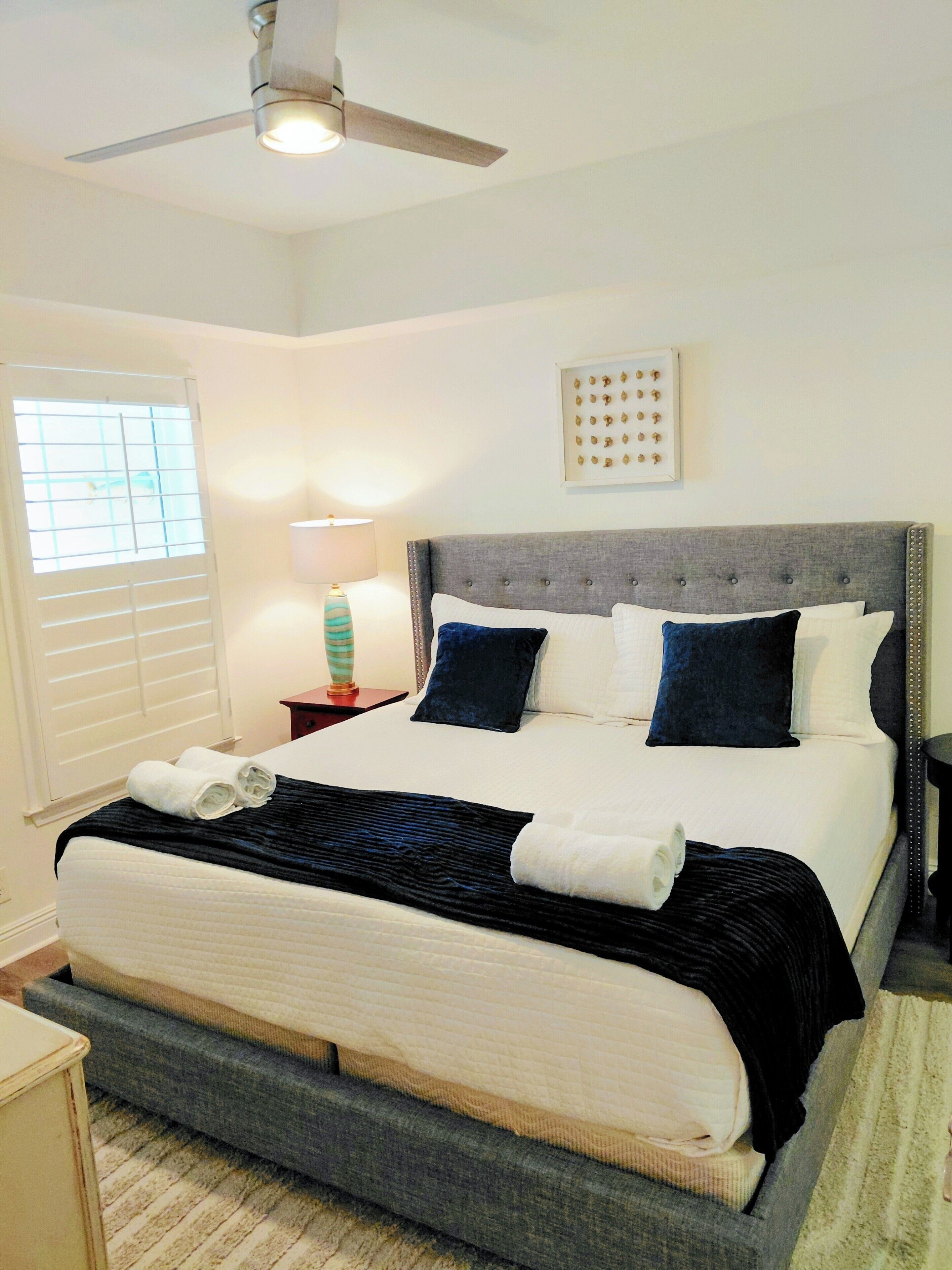 2 bedrooms, internet, bed sheets