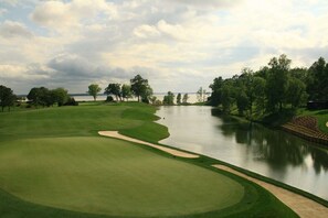 Golf - 3BR Cottage Sleeps 10 - 2 Kitchens - Resort Pools, Water Country & Busch Gardens (Williamsburg)