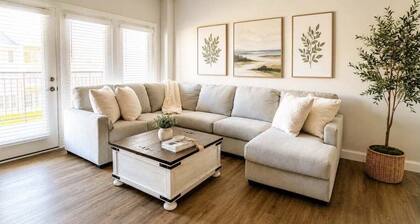 View Prime Location Min To Pkwy, Dollywood, More 3 Bedroom Condo