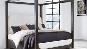 Condo, 2 Bedrooms | 2 bedrooms, laptop workspace, WiFi (free)