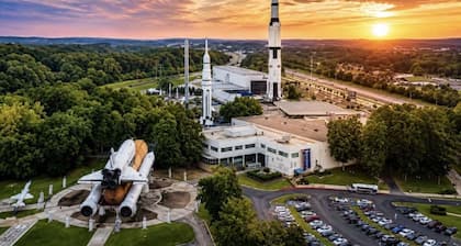 Prime Location Min To Airport, Rocket Center 2 Bedroom Condo