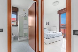 1 bedroom, iron/ironing board, internet, bed sheets