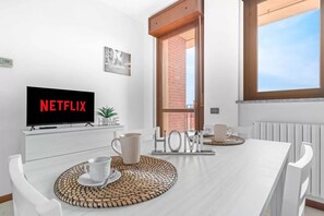 Dining - Vrbo Property (Milano)