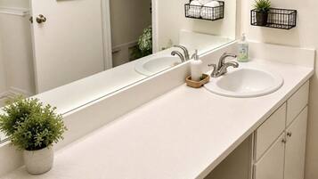 Condo, 1 Bedroom | Bathroom