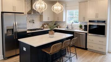 House, 5 Bedrooms | Private kitchen | Coffee/tea maker, fridge, oven, toaster
