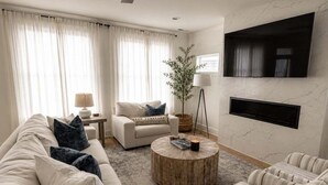 House, 5 Bedrooms | Living area - Luxury Lake Living- Pool , Fire Pit, Amenities 5 Bedroom Home (Winchester)