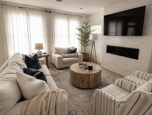 House, 5 Bedrooms | Living area | Smart TV, streaming services - Luxury Lake Living- Pool , Fire Pit, Amenities 5 Bedroom Home (Winchester)