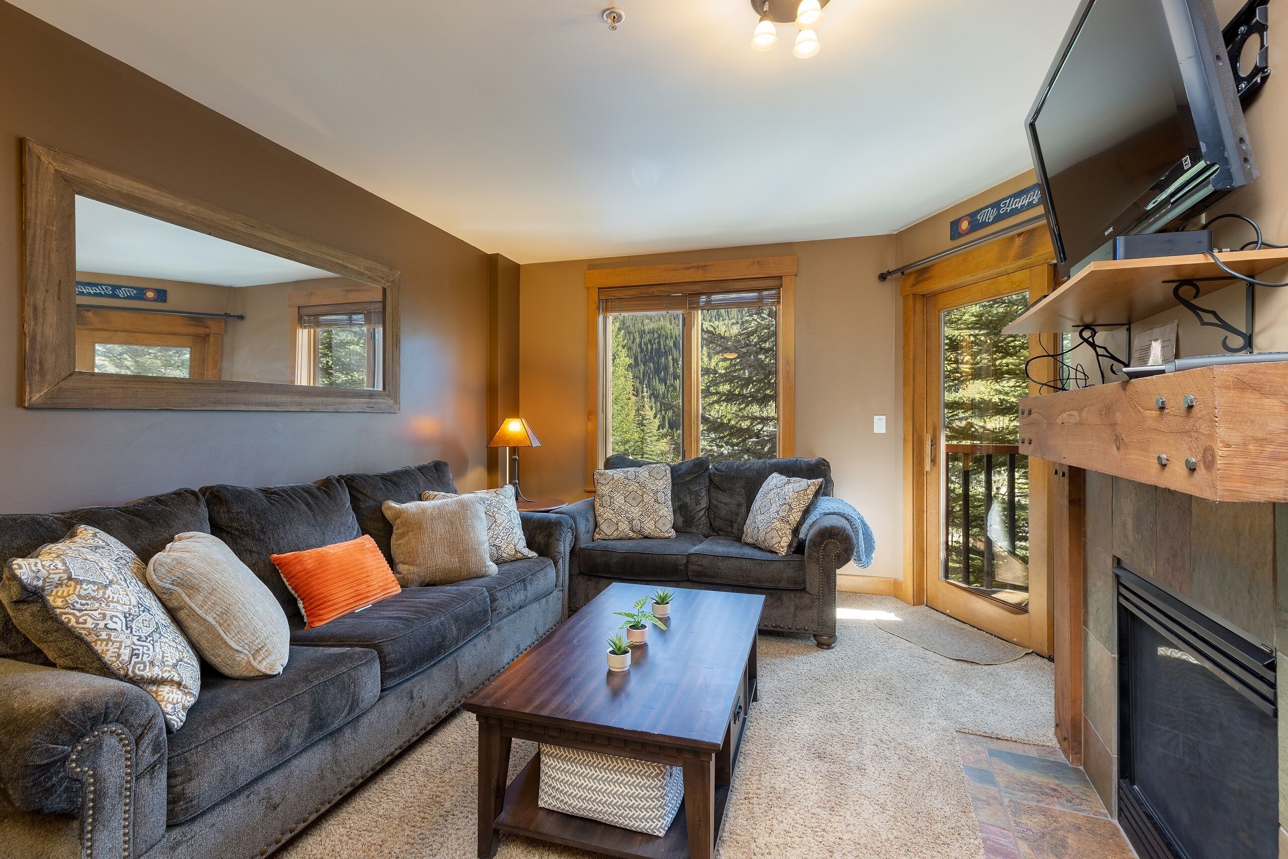 Condo, 1 Bedroom | Living area