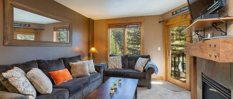 Condo, 1 Bedroom | Living area