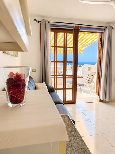 Vacation Home 'Golden Bay Seaview Terrace' with Sea View, Shared Pool and Wi-Fi