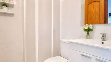Shower, towels