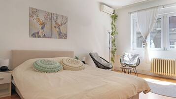1 bedroom, desk, WiFi (free), bed sheets