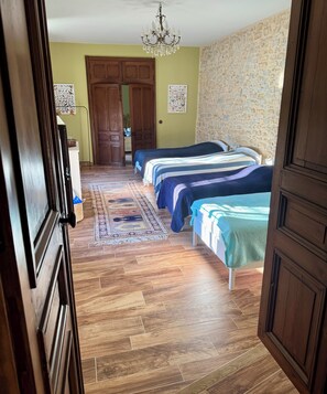 Room - Vrbo Property (Savignargues)