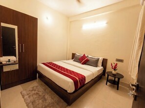WiFi - Awardee Hotel Sada Shiv near Kashi Vishwanath Temple & River| Parking (Varanasi)